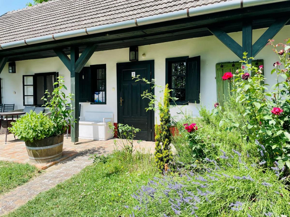 Lelle Vineyard Cottages Balatonlelle Exterior foto